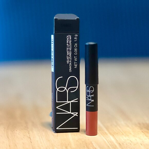 β¨ NEW NARS Velvet Matte Lip Pencil in Dolce Vita - Sample Size β¨ - Picture 2 of 3